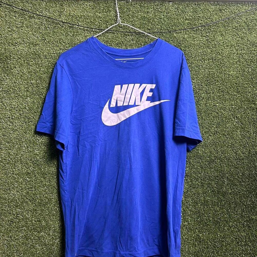 Nike Men's Blue T-shirt